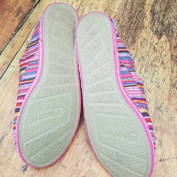 Pink Ikat Striped Slip on Sneakers Shoes - New - Picture 3 of 3